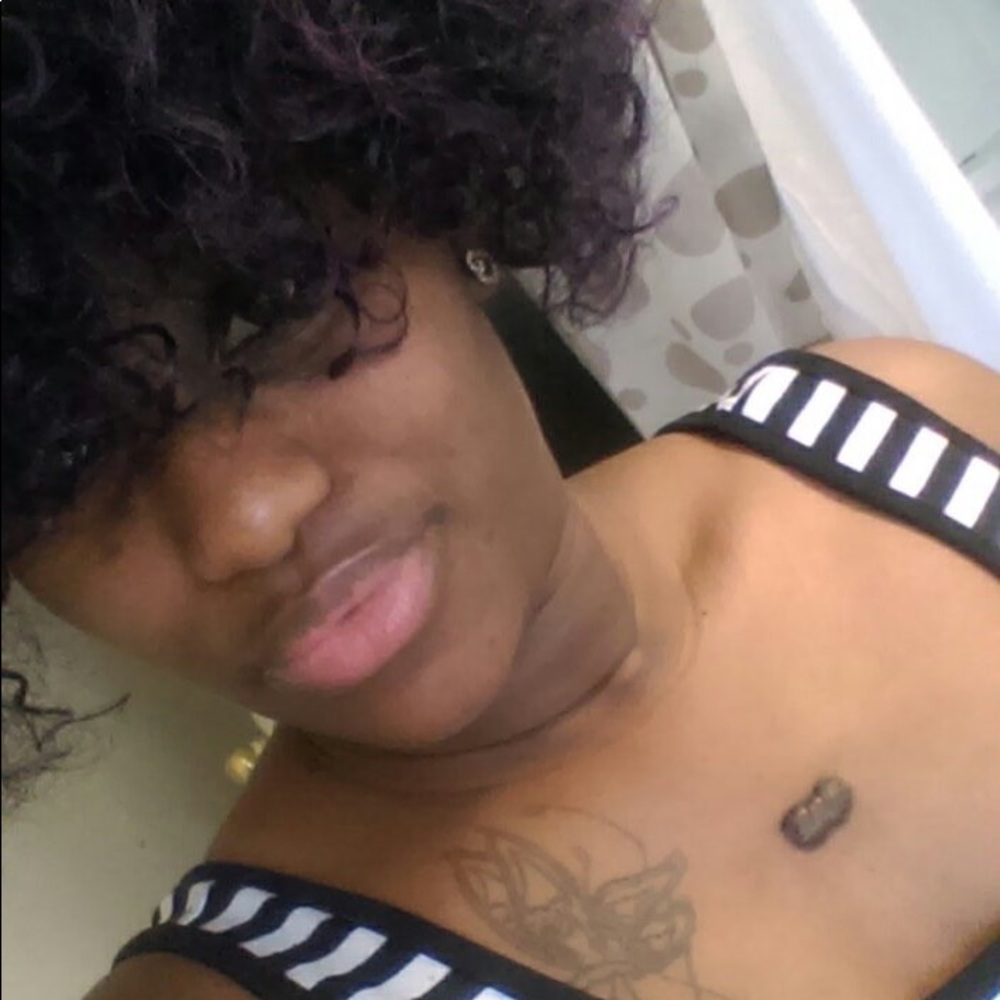 Meet your Posher, Alicia